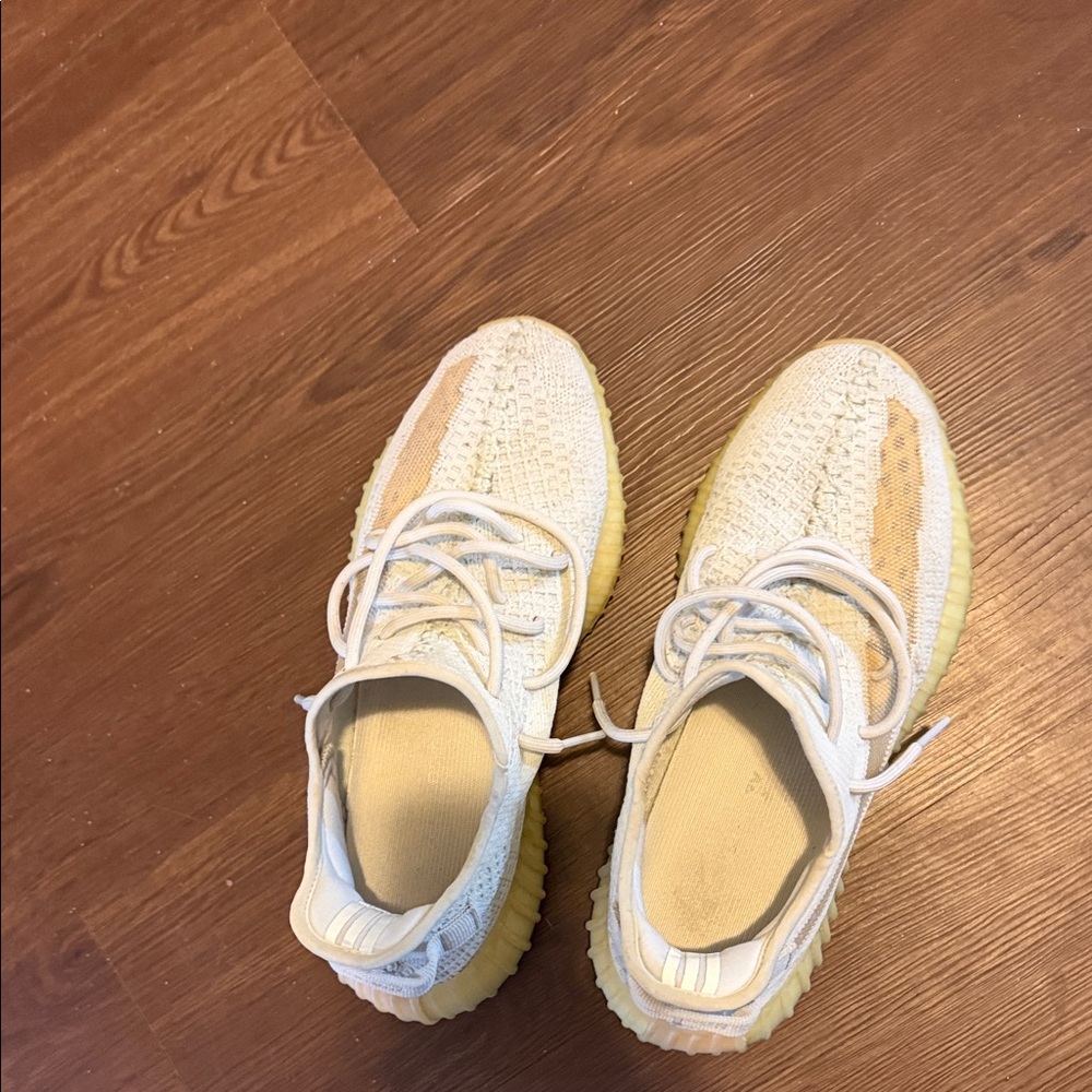 Yeezy hyperspace Asian exclusive - Picture 3 of 4